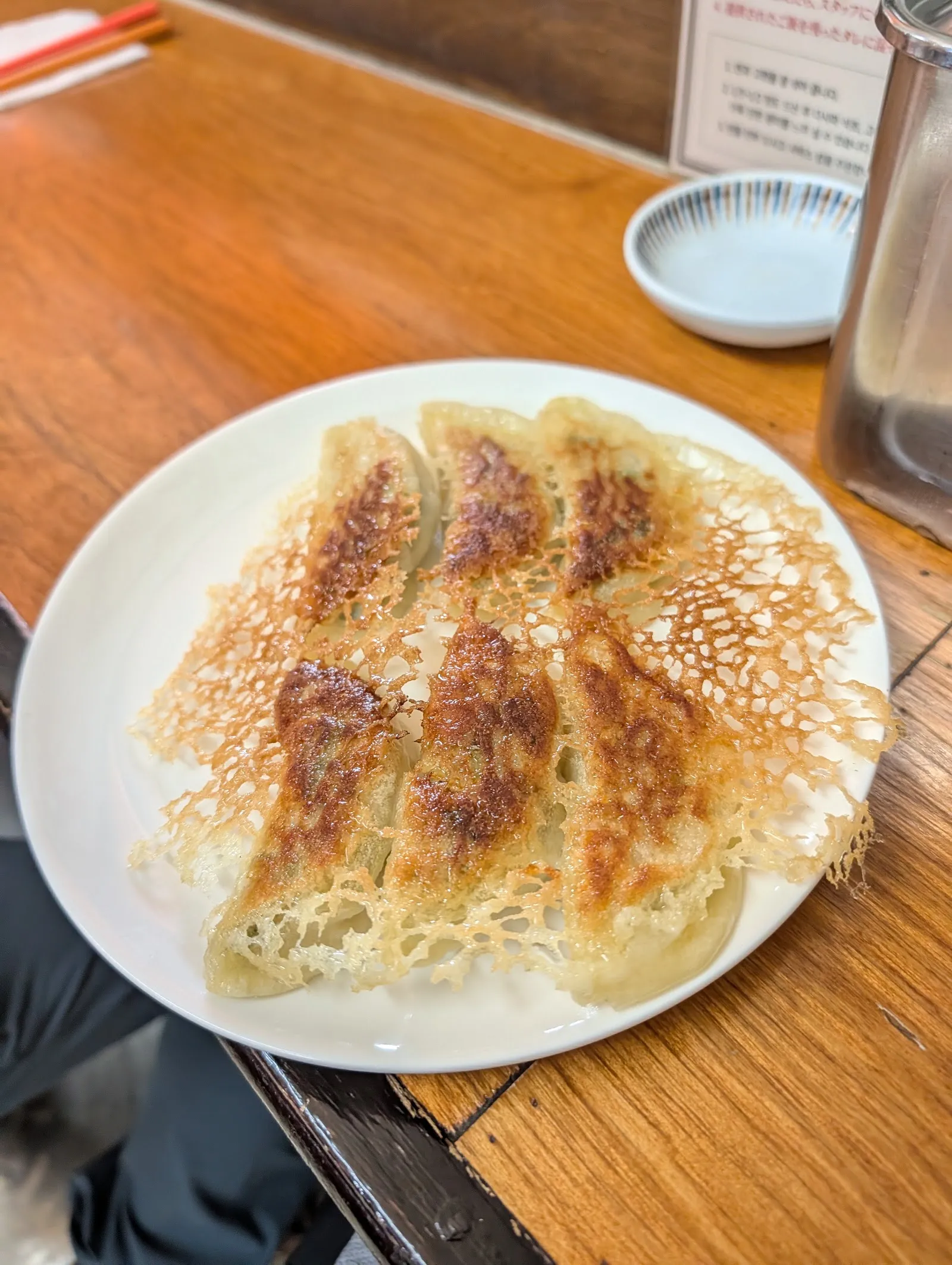 Un plato de gyozas a la plancha en Kandasoba