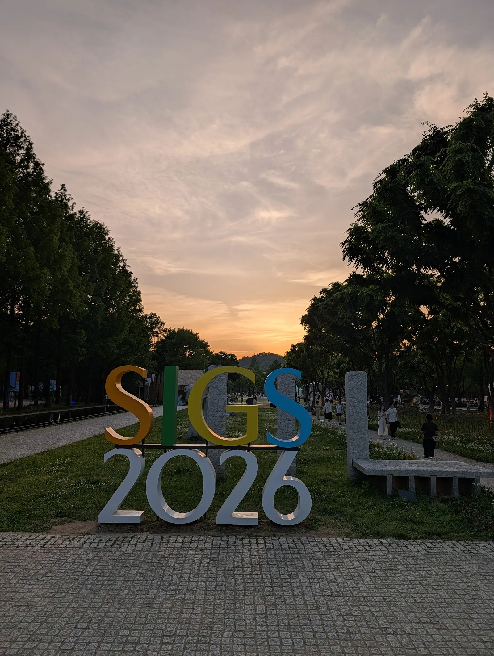 Las letras del Seoul International Garden Show 2026 al atardecer